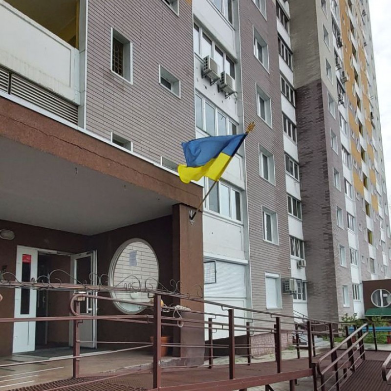 Прапор України з флагштоком