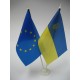 флажок Украины и Евросоюза на подставочке