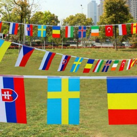 Гірлянда з прапорців з тканини країн світу