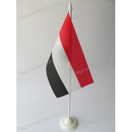 прапор Ємену на підставці