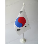 прапор Кореї на підставці