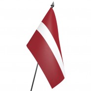 прапор Латвії на підставці