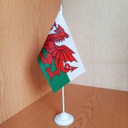 Флаг Уэльса на подставке