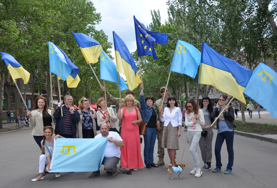 Прапори Кримських татар і Джамала